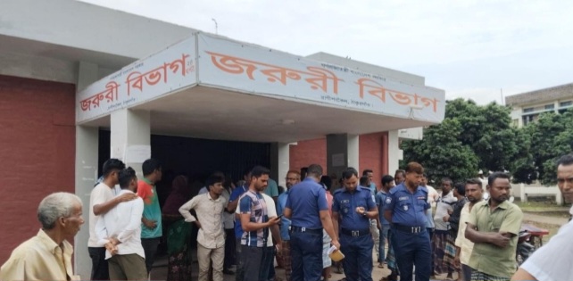 রাণীশংকৈলে ২ মোটরসাইকেলের মুখোমুখি সংঘর্ষে প্রাণ গেল যুবকের, আহত-২