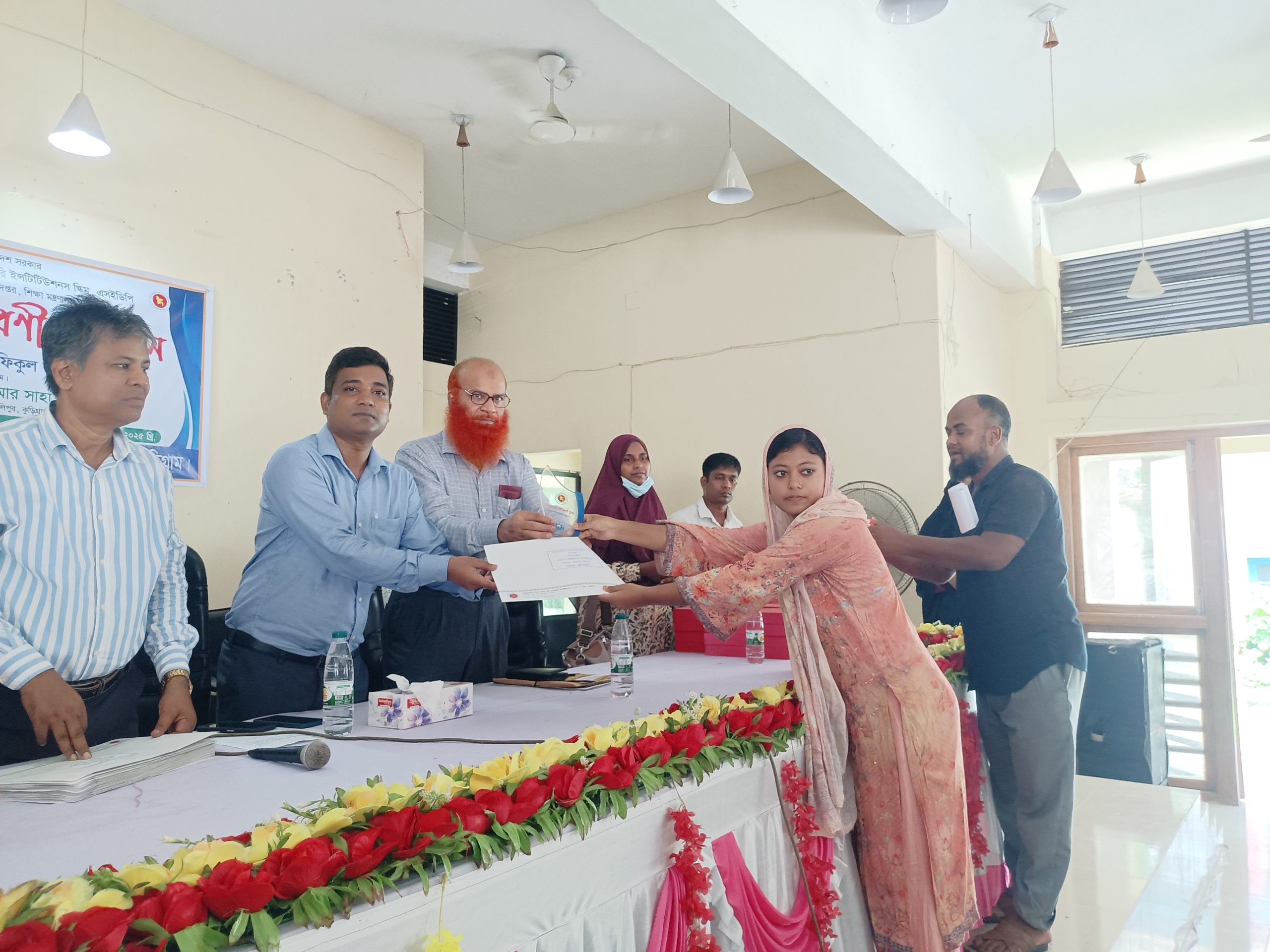 উলিপুরে পারফরম্যান্স বেজড গ্র্যান্টস স্কিমে পুরস্কার বিতরণ