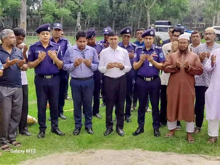 বিমান দুর্ঘটনায় নিহত সাহসী শিক্ষিকা মাহরিন চৌধুরীর সমাধিতে জেলা প্রশাসক ও পুলিশ সুপারের শ্রদ্ধা নিবেদন