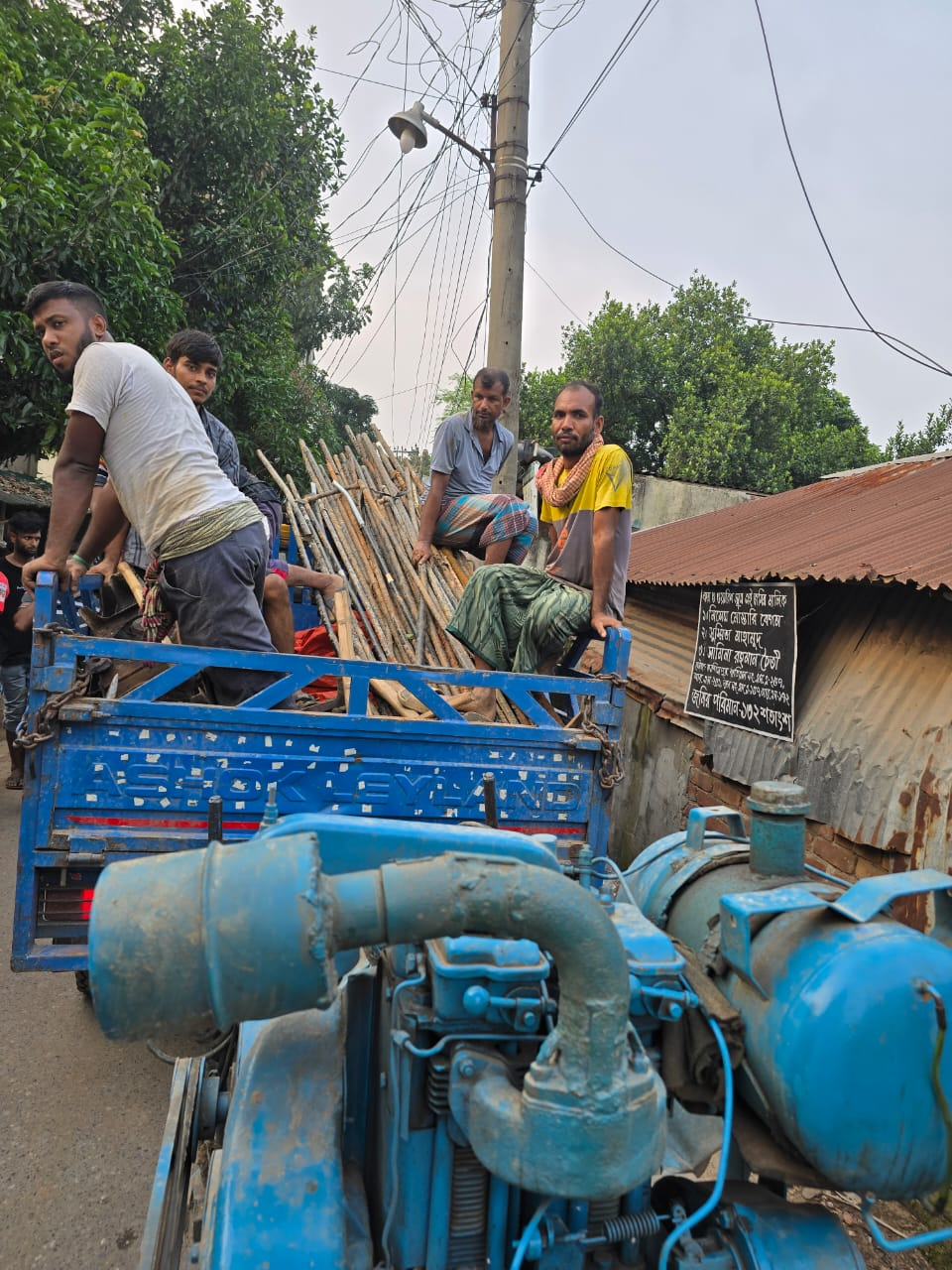 তিতাস গ্যাসের একযোগে অবৈধ সংযোগ উচ্ছেদ অভিযান: বাণিজ্যিক কারখানার গ্যাস সংযোগ বিচ্ছিন্ন, মোটা অঙ্কের জরিমানা আদায়